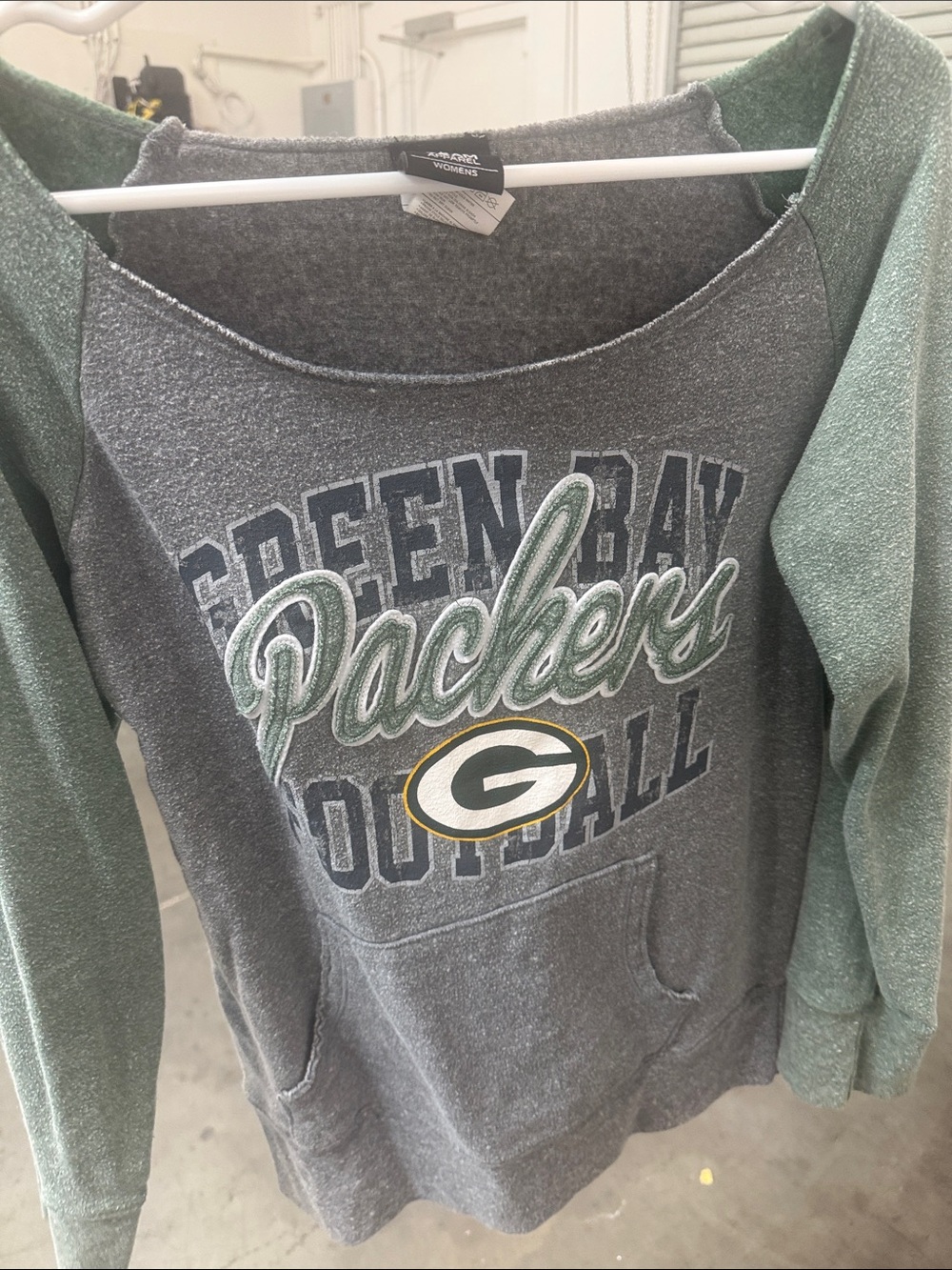 Women's Gray & Green Off-Shoulder Pullover